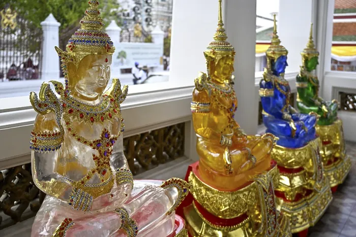 Framed Print : Buddha statues in Wat Arun, Temple of Dawn Framed Print : Buddha statues in Wat Arun, Temple of Dawn