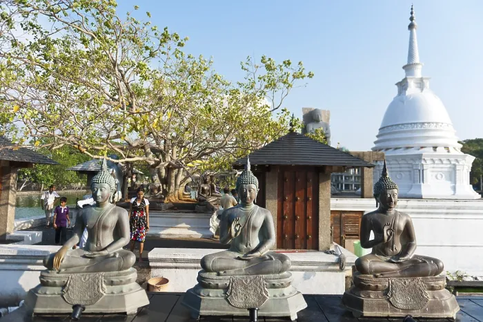 Framed Print : Buddha statues, back white Dagoba Framed Print : Buddha statues, back white Dagoba