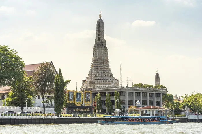 Framed Print : The buddhist temple Wat Arun in Bangkok