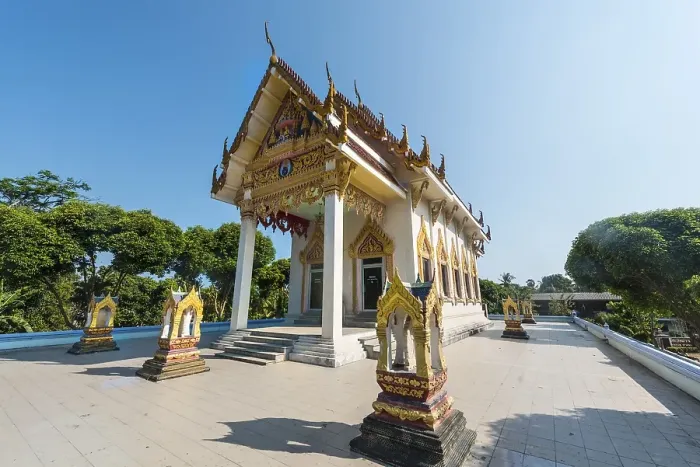 Framed Print : Buddhist temple Wat Khunaram, Phra Wihan Luang Por Daeng Framed Print : Buddhist temple Wat Khunaram, Phra Wihan Luang Por Daeng
