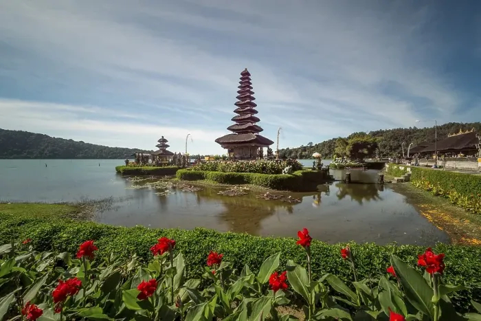 Framed Print : Buddhist water temple Pura Ulun Danu Bratan