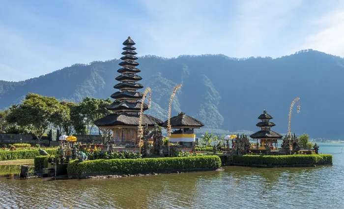 Framed Print : Buddhist water temple Pura Ulun Danu Bratan