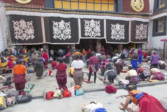 Framed Print : Buddhists pray in front of Jokhang Temple in Lhasa