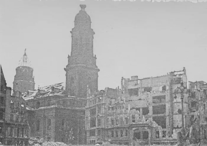 Framed Print : Buildings destroyed after the bombing raids on the Altmarkt