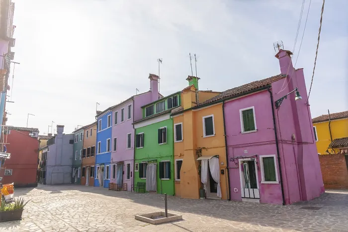 Framed Print : Bunte Hauser in Burano, Insel Burano Framed Print : Bunte Hauser in Burano, Insel Burano
