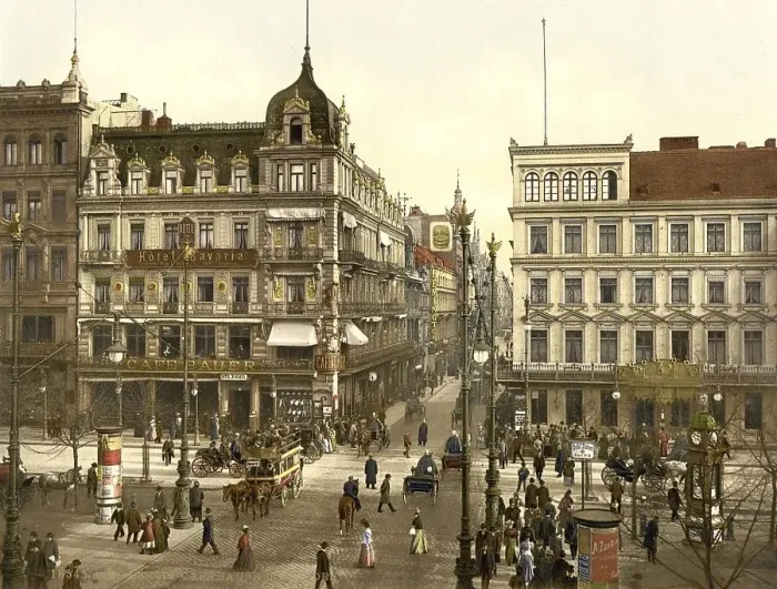 Framed Print : Cafe farmer, Unter den Linden in Berlin