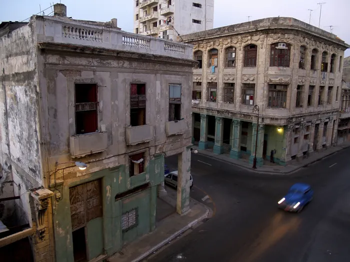 Framed Print : Calle San Lazaro street at dawn