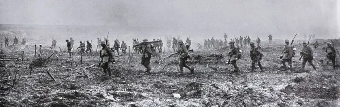 Framed Print : Canadian soldiers a the Vimy Ridge battle