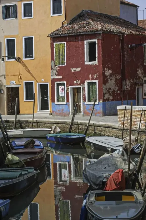 Framed Print : Canal, boats, colourful houses