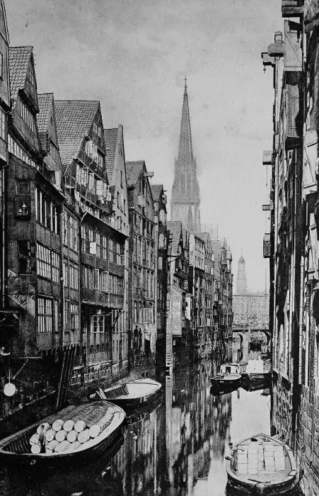Framed Print : Canal in Groeningerstrasse, Hamburg
