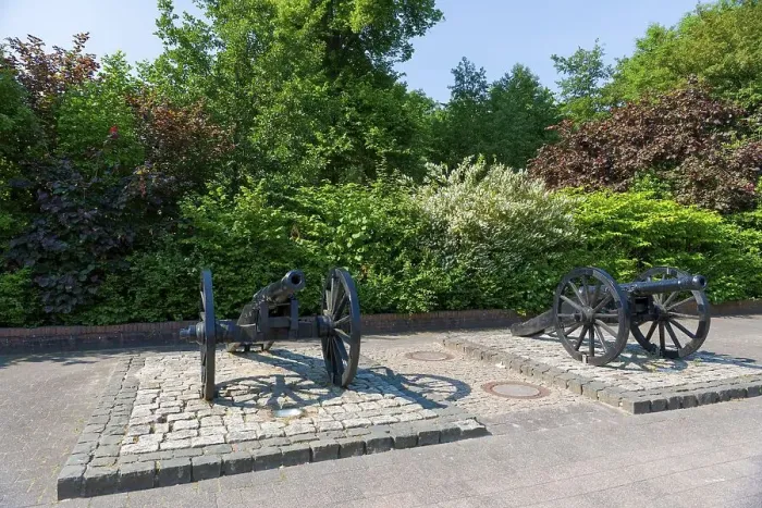 Framed Print : Cannons in front of the entrance to Sckloss Rotzebuettel