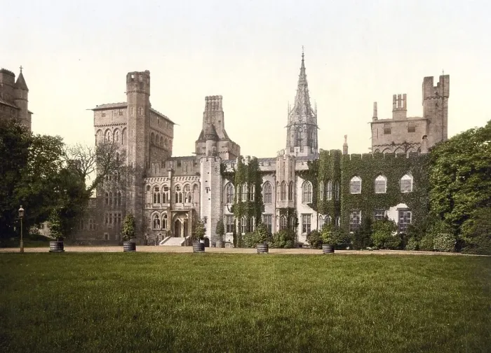 Framed Print : Cardiff Castle, Castell Caerdydd Framed Print : Cardiff Castle, Castell Caerdydd