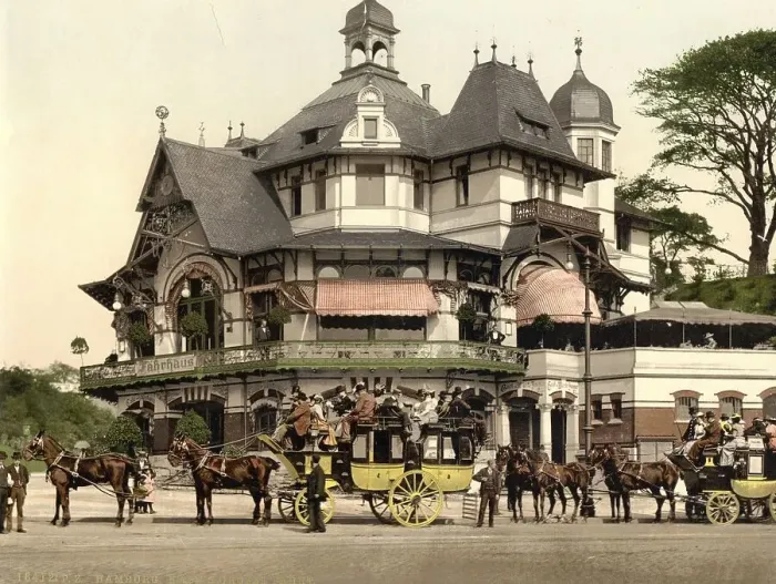 Framed Print : Carriages for city tours, Kaese's big ride