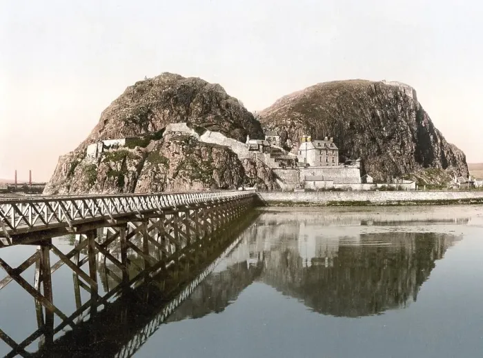 Framed Print : Castle from the Pier, Dumbarton