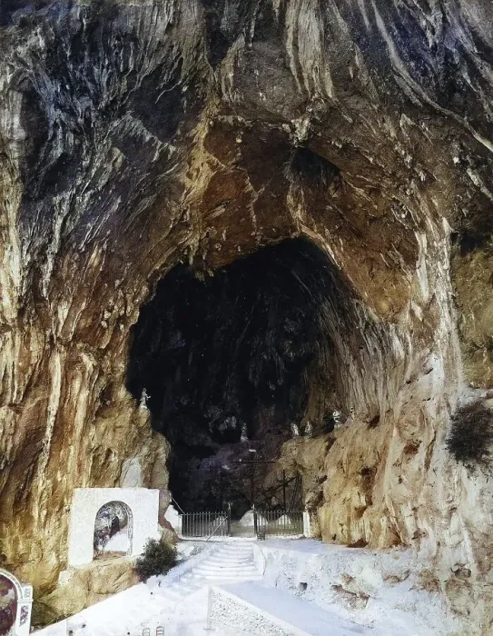 Framed Print : Cave, Grotta di S. Cristofano near Amalfi