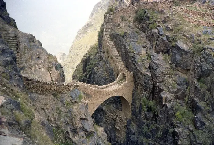 Framed Print : The celebrated Shahara Bridge in Yemen was built across a 300-metre deep gorge in 1620
