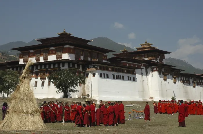 Framed Print : Celebration at Punakha Dzong (Pungthang Dechen Dzong)
