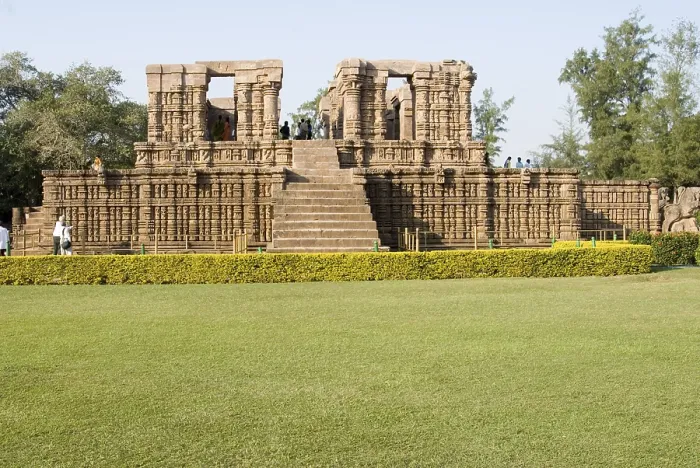 Framed Print : Ceremonial hall next to world heritage Sun Temple at Konarak in Orissa