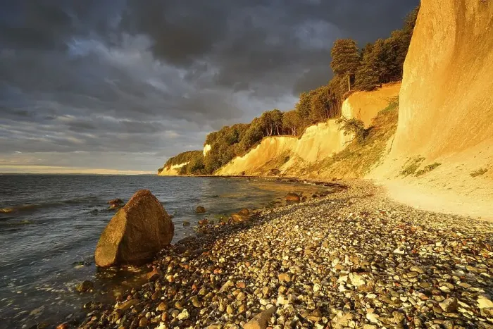Framed Print : Chalk cliffs in early morning light