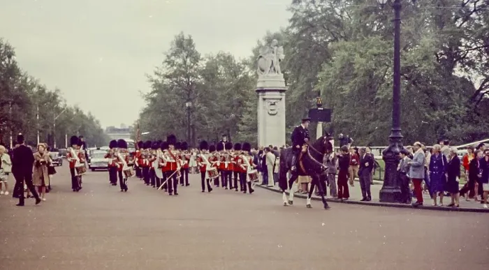Framed Print : Changing The Guard on the Mall just in front of arriving at Buckingham Palace Framed Print : Changing The Guard on the Mall just in front of arriving at Buckingham Palace