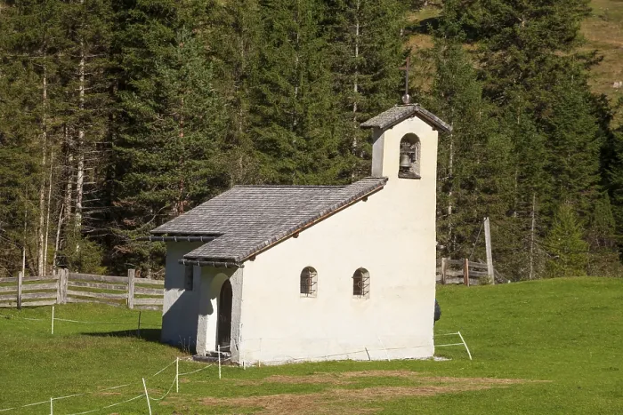 Framed Print : Chapel on the Issenangeralm in autumn