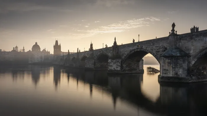 Framed Print : Charles Bridge in the morning at sunrise Framed Print : Charles Bridge in the morning at sunrise