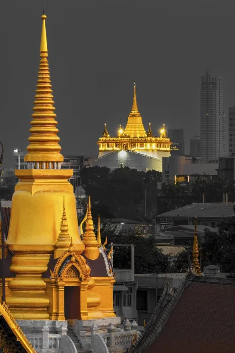 Framed Print : The Chedi of Wat Tri Thotsathep Worawihan