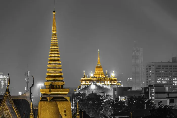 Framed Print : The chedi from Wat Tri Thotsathep Worawihan