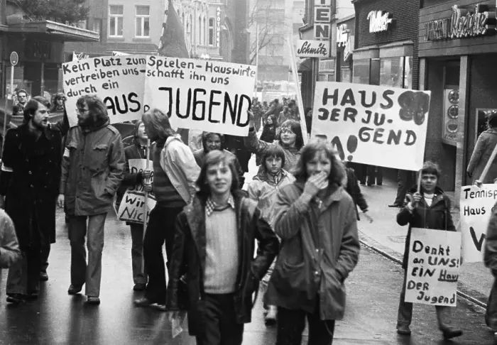 Framed Print : Children, youth and youth organisations demonstrated together on 4