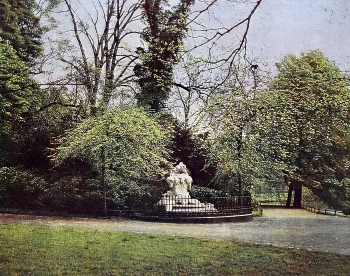 Framed Print : The children's fountain in the courtyard garden of Duesseldorf in 1910