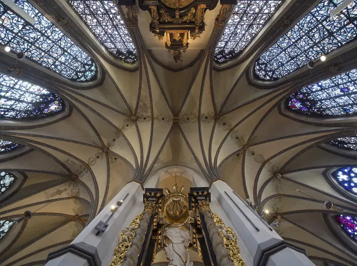 Framed Print : Choir aisle, view into the vault