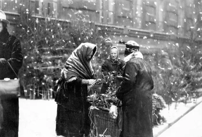Framed Print : Christmas market, ca. 1930, exact place unknown