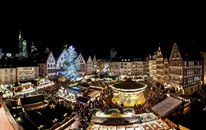 Framed Print : Christmas market on Roemer square