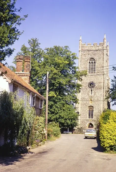 Framed Print : Church Lane und Kirche, Ufford, Suffolk, Juli 1972