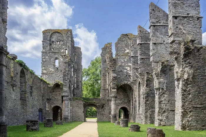 Framed Print : Church ruins at the 13th century Abbaye de Villers