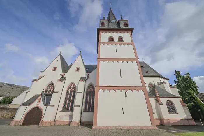 Framed Print : Church of St Martin Oestrich, Oestrich-Winkel