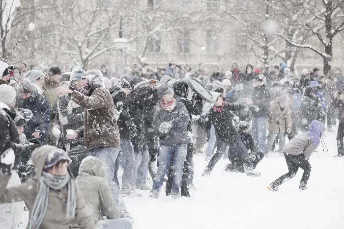 Framed Print : Several hundred citizens of Berlin use the snow for a snowball fight 'Kreuzberg vs