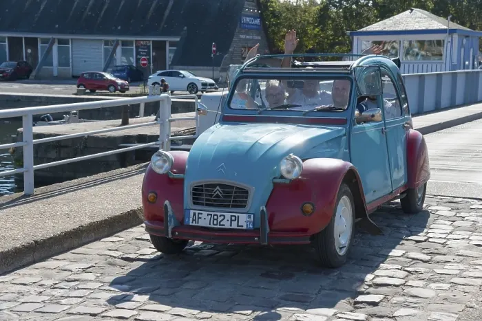 Framed Print : Citroen 2 CV, duck, classic car
