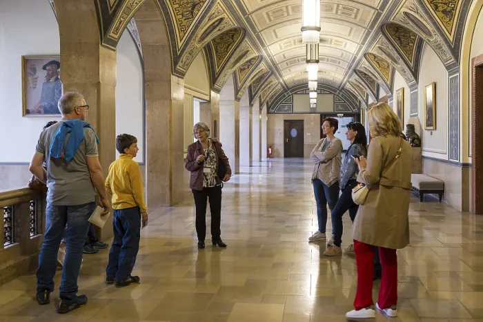 Framed Print : City tour through the town hall