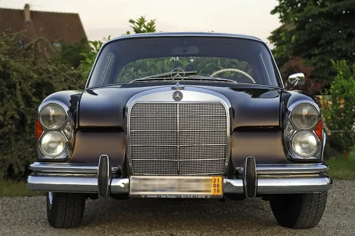 Framed Print : Classic car, front view of a Mercedes 250 SE Framed Print : Classic car, front view of a Mercedes 250 SE