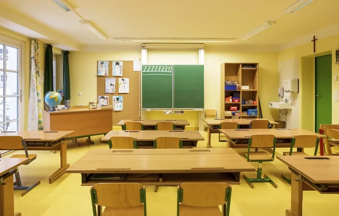Framed Print : Empty classroom with blackboard Framed Print : Empty classroom with blackboard