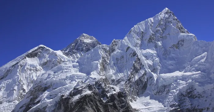 Framed Print : Very clear blue sky over Mount Everest and Nuptse