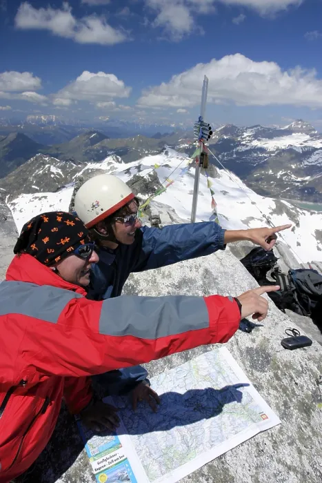 Framed Print : Climbers with map on Stubacher Sonnblick peak