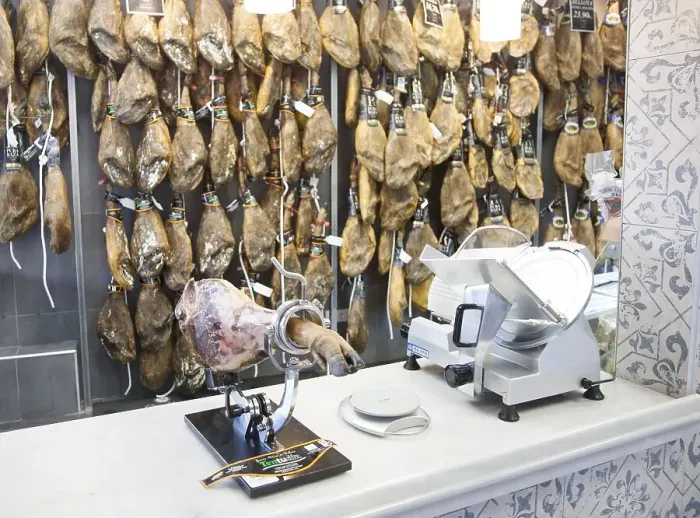Framed Print : Close up display of cured hams inside a specialist shop in Barrio Macarena