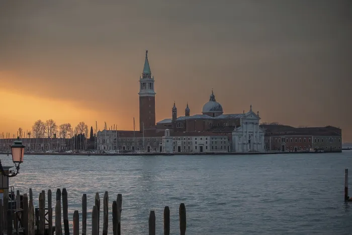Framed Print : Cloudy atmosphere at sunrise, Church of San Giorgio Maggiore