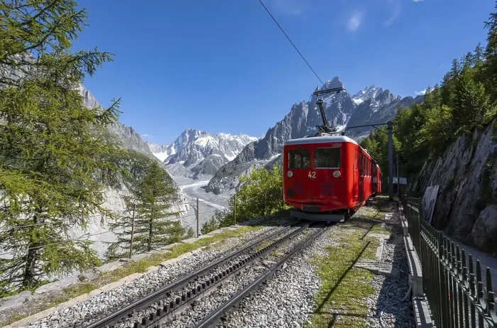 Framed Print : Cogwheel railway to the Montenvers mountain summit