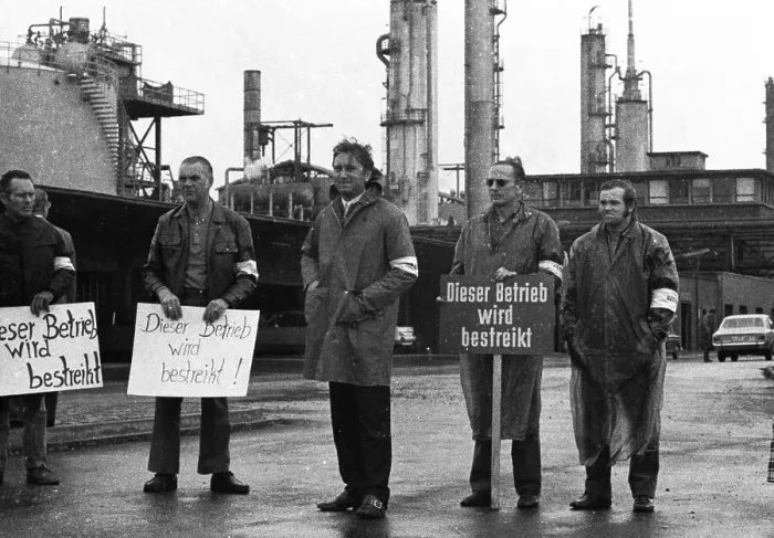 Framed Print : In the collective bargaining dispute of IG Chemie Framed Print : In the collective bargaining dispute of IG Chemie