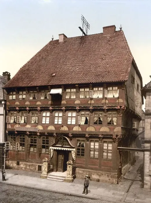 Framed Print : The Collegiate House in Hamelin