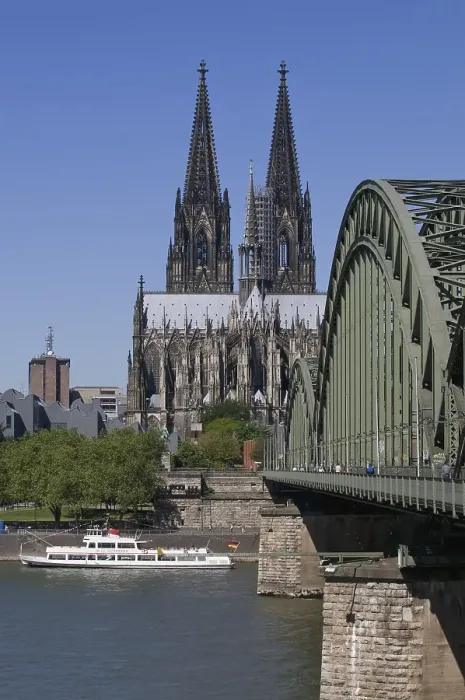 Framed Print : Cologne Cathedral, in front of the Hohenzollern Rhine bridge and a ship Framed Print : Cologne Cathedral, in front of the Hohenzollern Rhine bridge and a ship