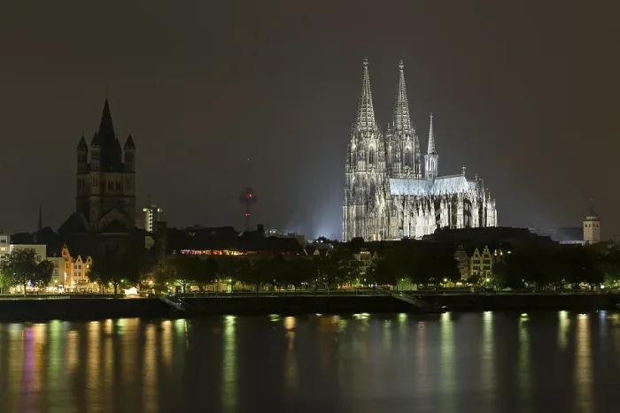 Framed Print : The Cologne Cathedral illuminated at night with Rhine
